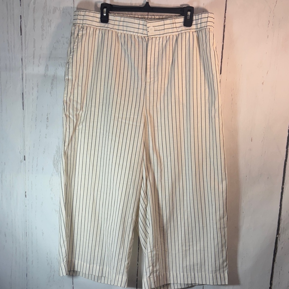 Torrid (16) NWOT pin-Striped Cream and black wide leg cropped Pants 100% cotton